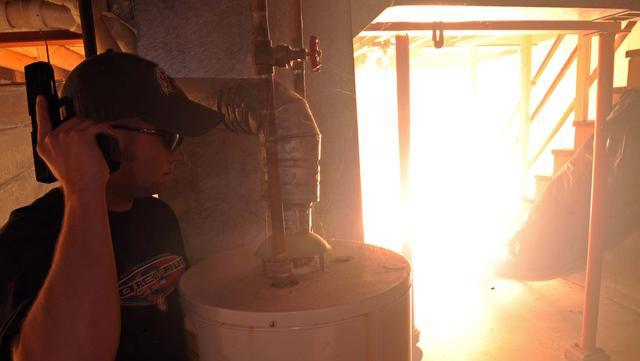 震撼弹的原理是什么