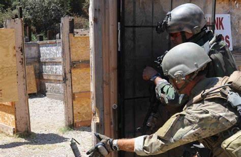 震撼弹的原理是什么