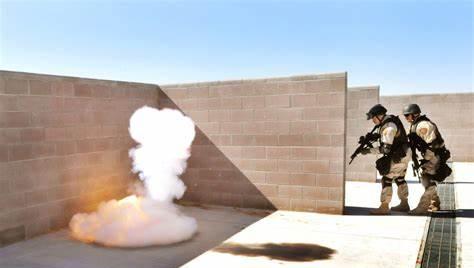 震撼弹的原理是什么