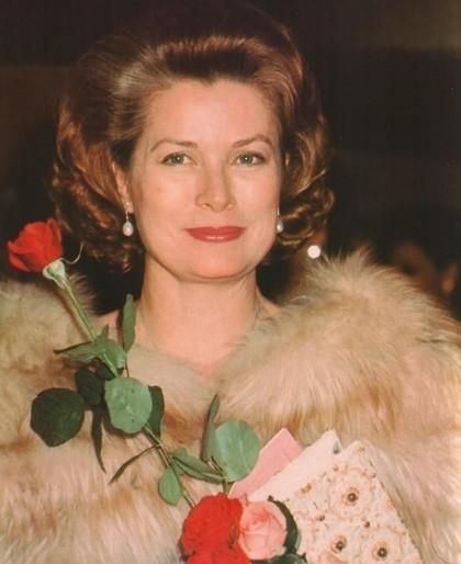 摩纳哥王妃格蕾丝真实故事