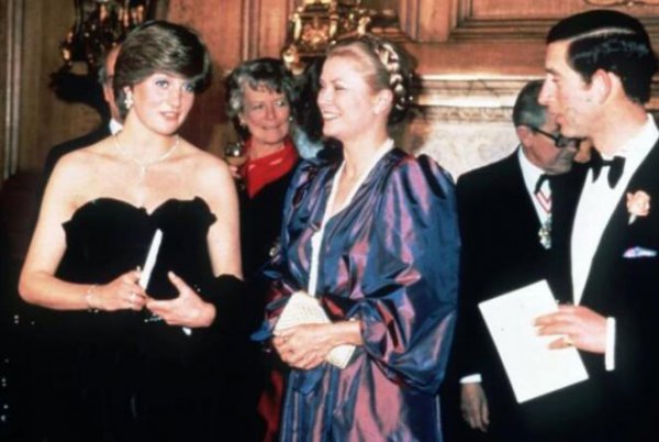 摩纳哥王妃格蕾丝真实故事