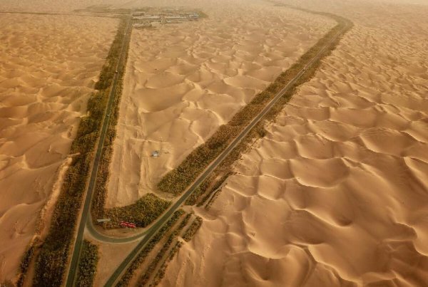 新疆塔克拉玛干沙漠简介