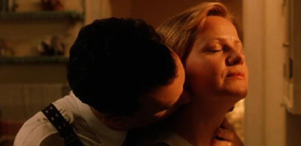 一个女生阅男无数的8个表现