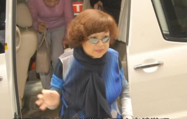 沈殿霞为何不动官晶华