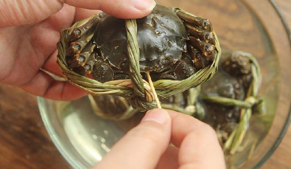 大闸蟹冷水蒸还是开水蒸好