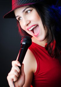 怎么让声音变好听女生 女生的声音变细的小技巧