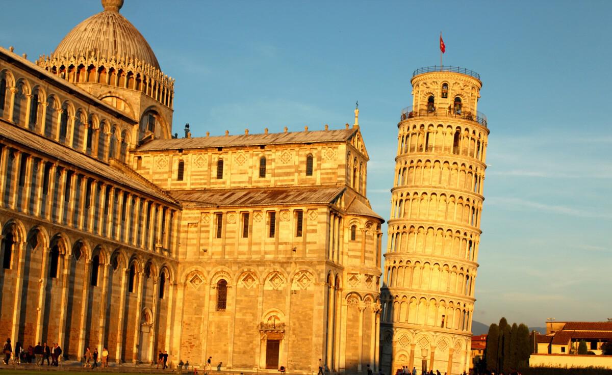 比萨斜塔不倒的原因物理层面