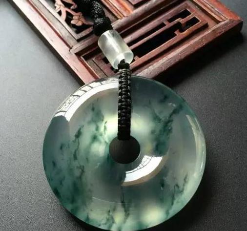 玛瑙和翡翠的区别和价值