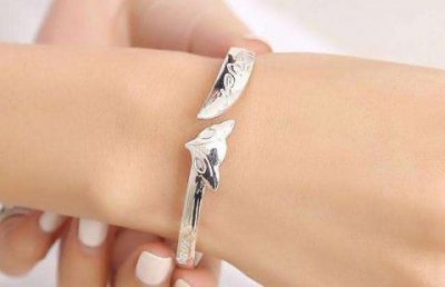 女生戴银镯子的禁忌 女人戴银手镯的好处和注意禁忌