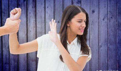 渣男面对深情不纠缠的女人 一个对渣男狠心的女人