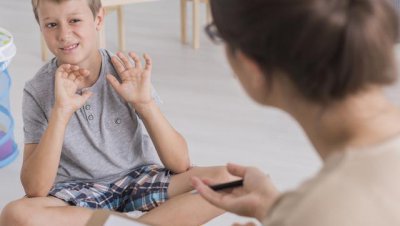 经常吼骂小孩如何补救处理 一个人带娃整天打骂吼孩子