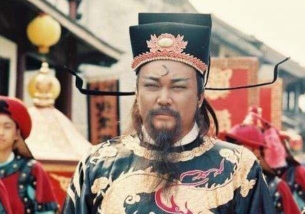 包拯有两个不敢铡的人