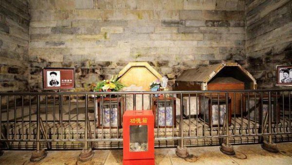 光绪皇帝遗体出土照片