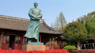 杜少卿人物形象分析结合具体情节 故事概括及性格分析