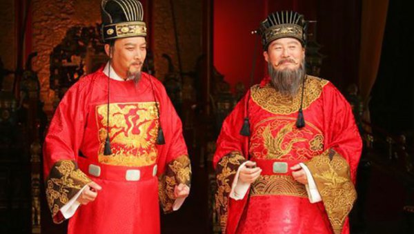 张廷玉相当于现在什么官职