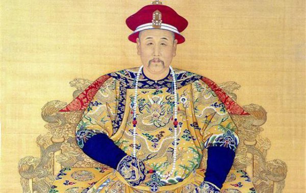 张廷玉相当于现在什么官职