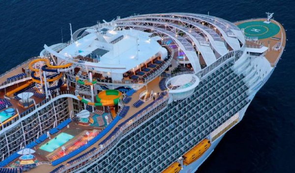 世界上最大的邮轮是多少万吨