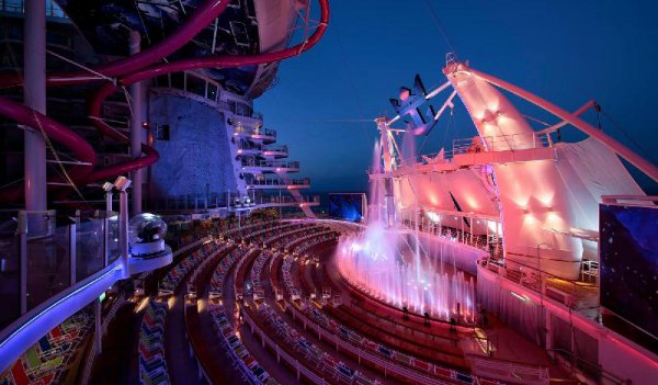 世界上最大的邮轮是多少万吨