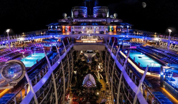 世界上最大的邮轮是多少万吨