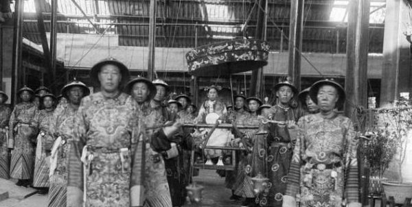 末代皇后婉容的一生经历介绍