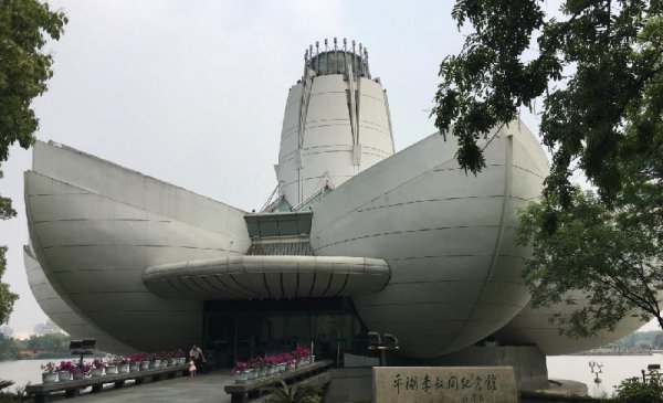 李叔同简介的生平及代表作品送别