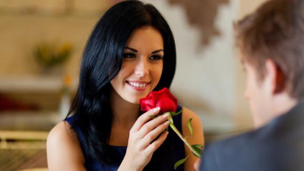 跟女朋友吵架了怎么哄