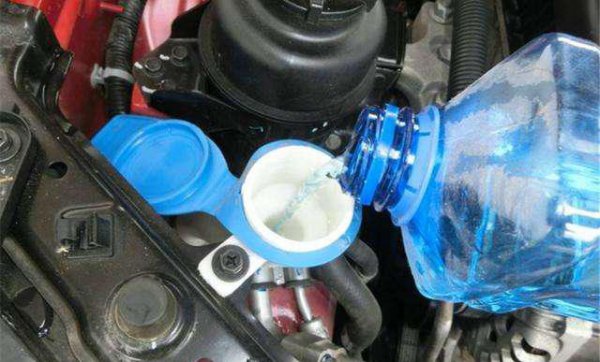 汽车玻璃水喷不出来是怎么回事