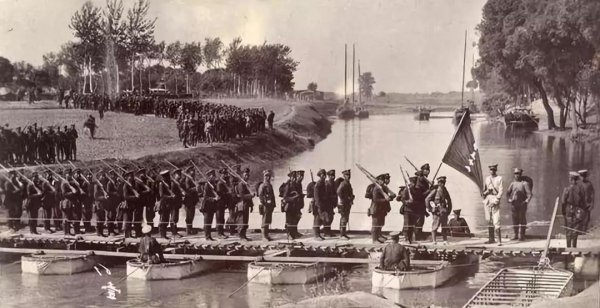 爱新觉罗改成什么姓了