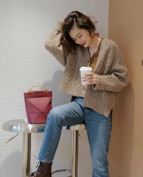 毛衣搭配什么裤子好看