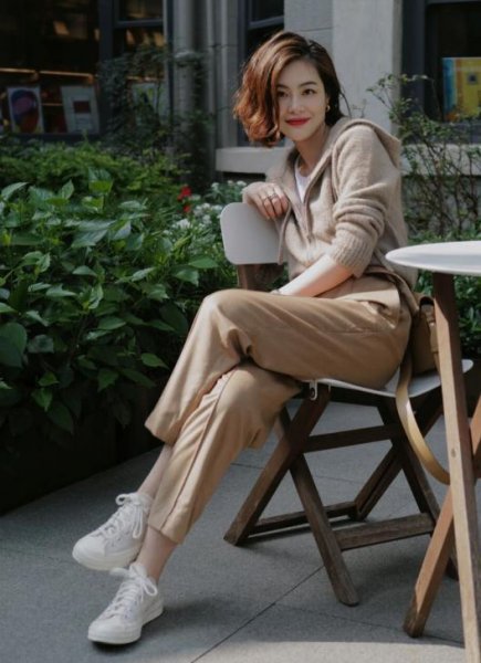 毛衣搭配什么裤子好看