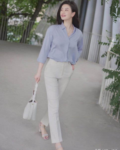 米色裤子配什么颜色上衣