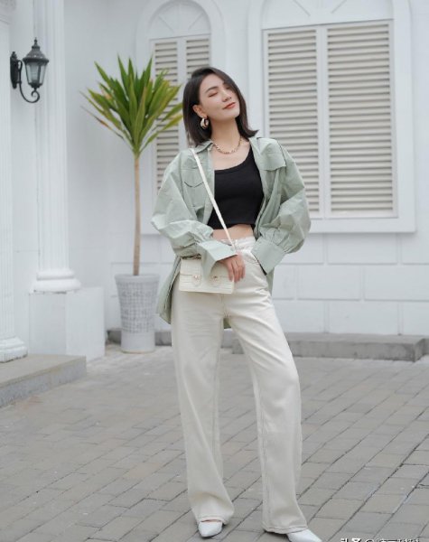 米色裤子配什么颜色上衣