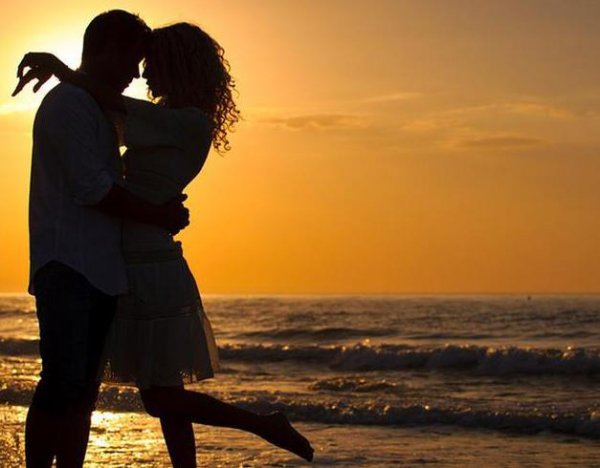 男人深爱放不下的表现