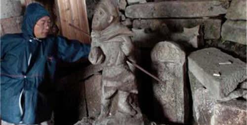 孙悟空墓出土的金箍棒