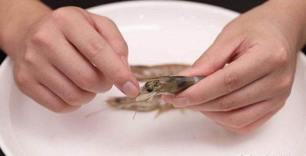 去虾线的最快方法