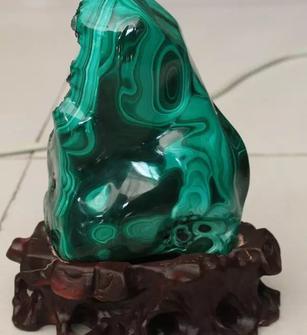 女性佩戴孔雀石好不好