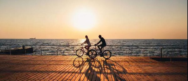 怎么才能知道一个男生喜不喜欢你