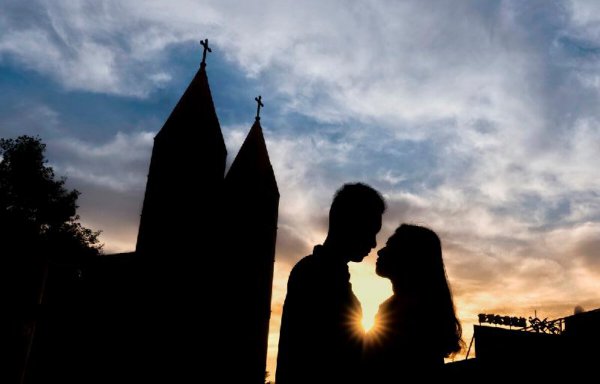 闺蜜老公有外遇该怎么开导她