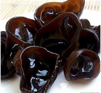 泡木耳最快的方法 放盐还是糖泡发木耳最好