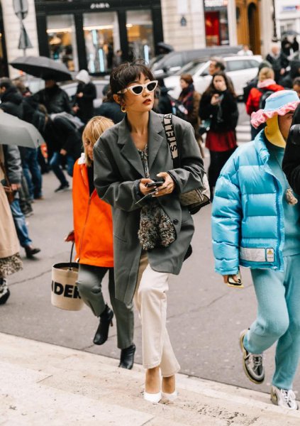 大衣搭配什么裤子好看