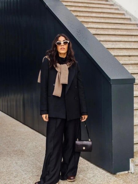 大衣搭配什么裤子好看