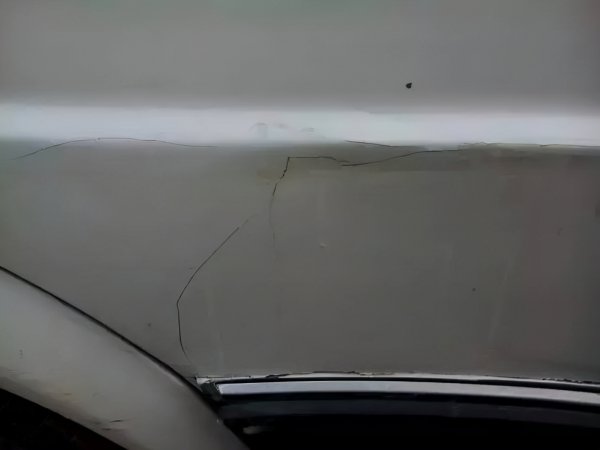 白色车身上有很多斑点怎么清除