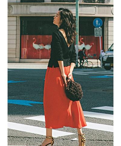 黑色衣服配什么裤子好看