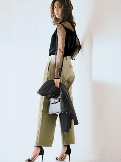 黑色衣服配什么裤子好看