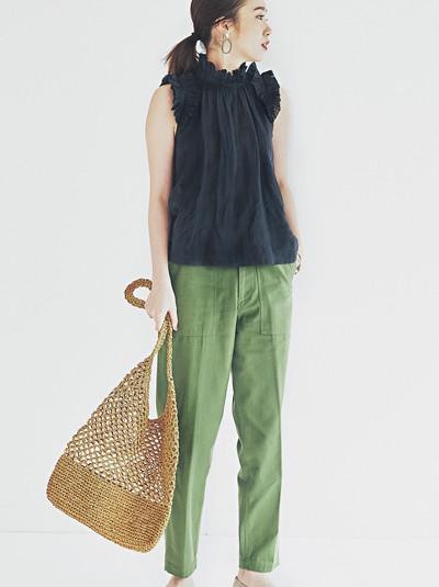 黑色衣服配什么裤子好看