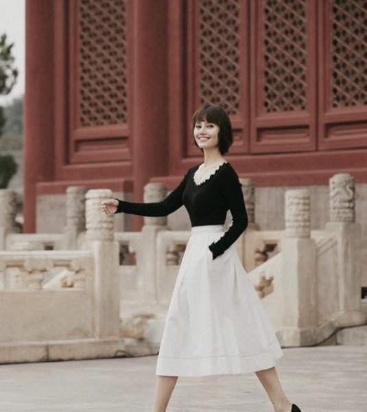 黑色衣服配什么裤子好看