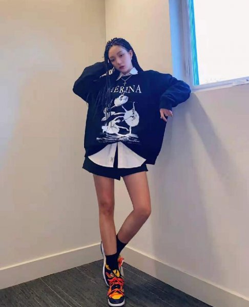 卫衣怎么搭配下身好看