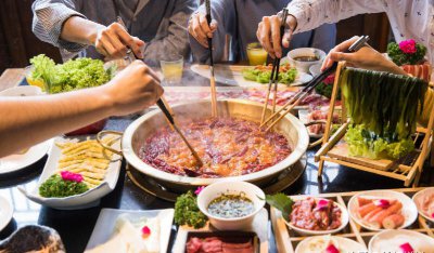 纯棉衣服上的油渍怎么洗掉 棉质面料的衣服油渍怎么处理