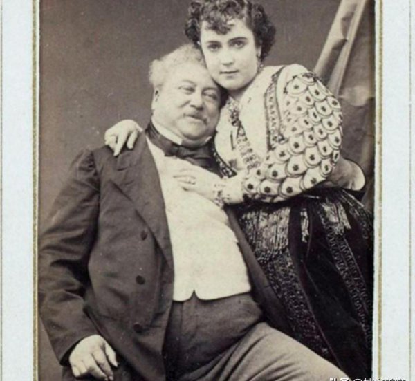 大仲马和小仲马的关系