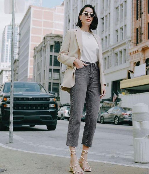 灰色裤子搭配什么颜色上衣